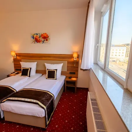 Luna 4* オッフェンバッハ