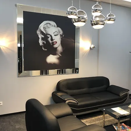 Luna ホテル オッフェンバッハ