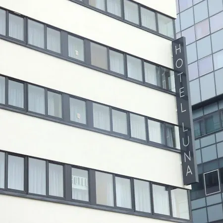 Luna ホテル 4*