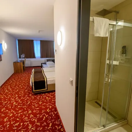 Luna Hotel 4*