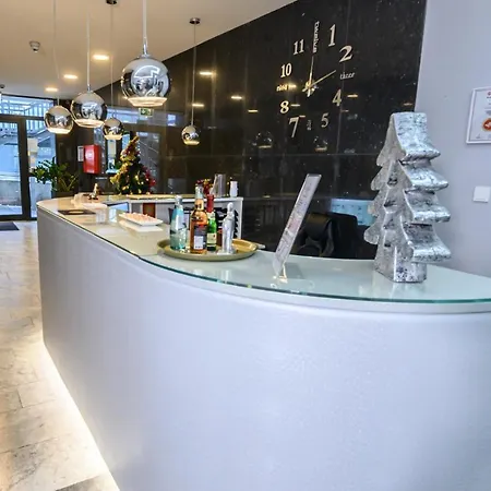 Luna Hotel